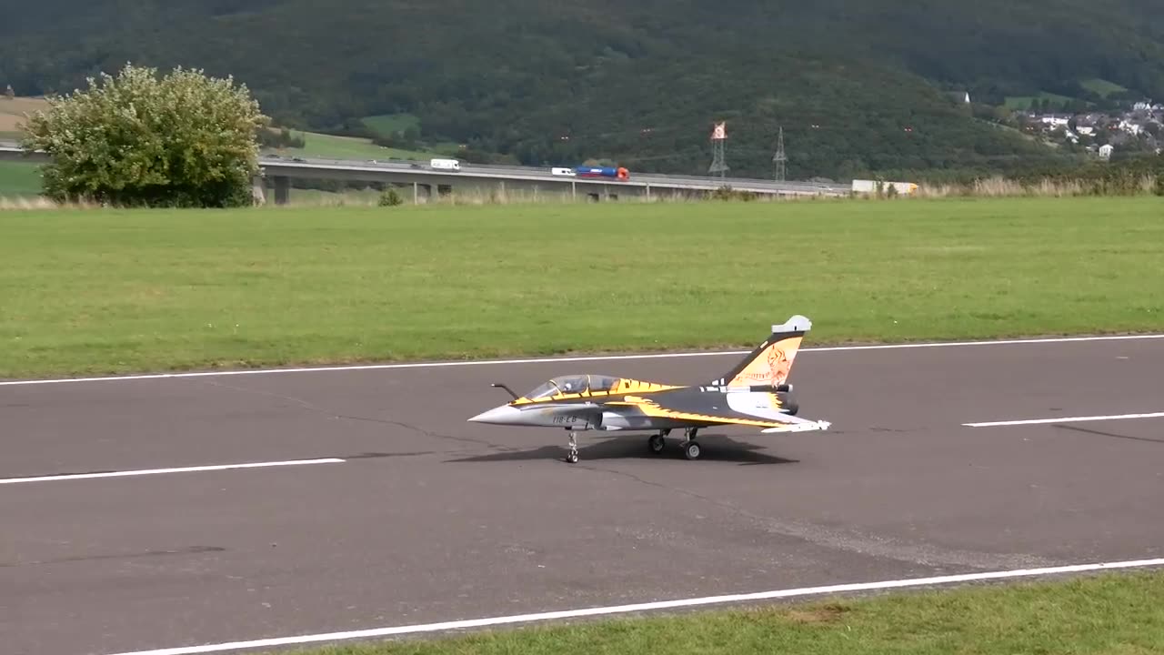 RC TURBINE JET CRASH DASSAULT RAFALE RC JET WITH FIRE IN THE ENGINE