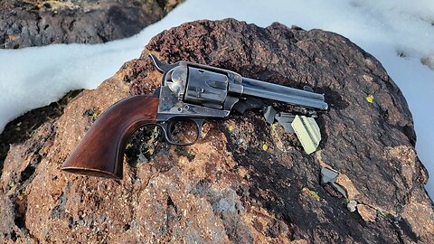 Shooting an Uberti 1873 by Cimarron