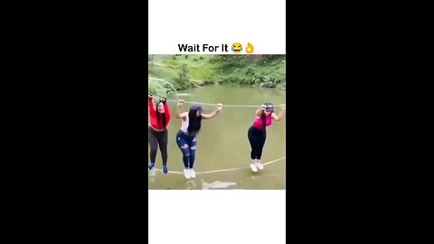 3 girls rope walking