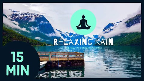 Eine leichtere Verbindung zum inneren Selbst - Meditation mit Regen der auf einen Bergsee fällt.
