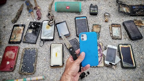 😱🐊 Miami Treasure Divers Find 14 Phones 📱Treasure Hunting Miami Busiest Kayak River Trail