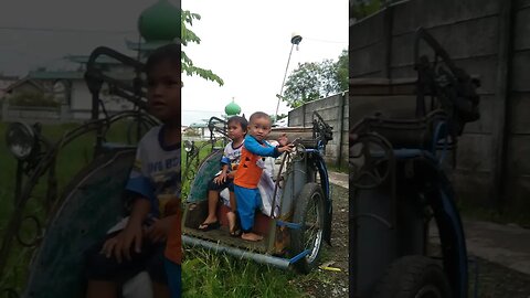 kkiban lagi main di becak nih guys