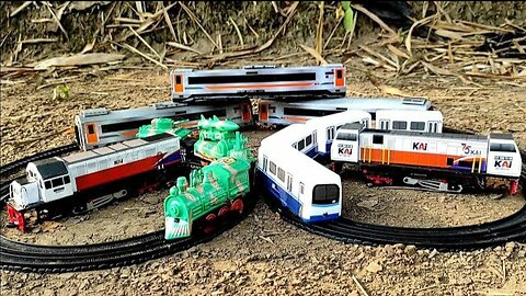 CC201 Train Drama Drops Off the Rails!! Assembling the Thomas Train and Express LRT Train