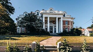 Colonial Style White House Mansion Found Secret Vault Inside