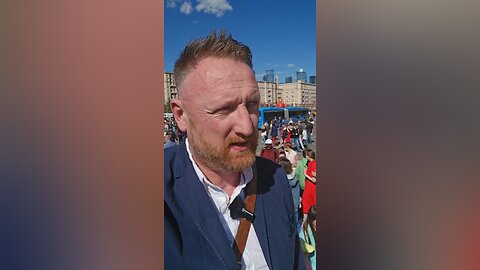 Chay Bowes: Massive crowds in Moscow to visit the Russian Army's "Trophies" exhibition