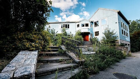 Abandoned $1,400,000 Million Dollar Mansion with Massive Indoor Swimming Pool