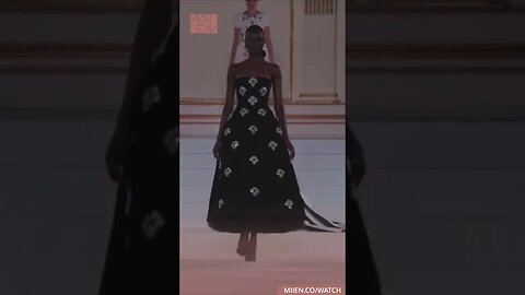 Carolina Herrera Fall Winter 2023 Runway show #nyfw #style #fashion #fashionshow #runway