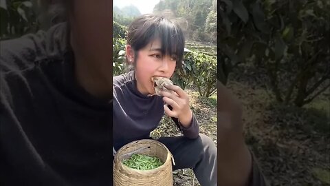 Chinese Girls Online #952 Eating Potato In Countryside