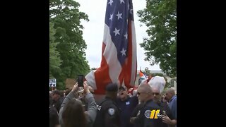 Chancellor of UNC personally takes down the Palestinian flag and replaces it with the American flag