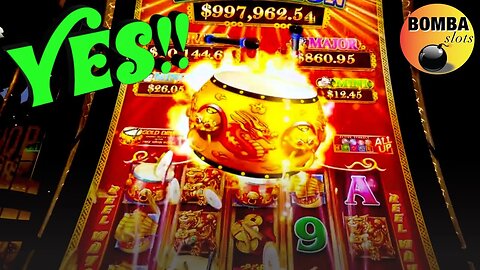 ALL SORTS of EXPLOSIONS! #Casino #LasVegas #SlotMachine