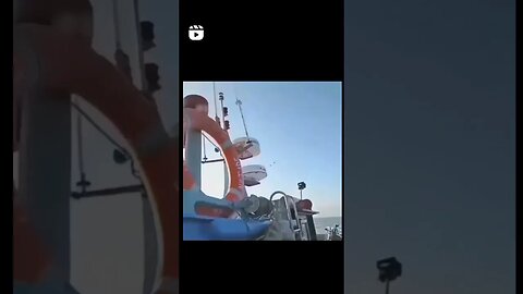 Pescadores registram Exato momento em que um Ovini é abatido por caças americanos