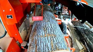 Real Time Sawing: Ash Log On A Wood-Mizer LT40 Wide