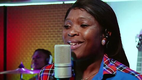 Watch the Incredible Magic of Sister Fati's Live Studio Session Perfoming With Wo Nsa No Ndwuma