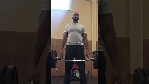 Shoulder Shrugs with Hexagon 265lbs