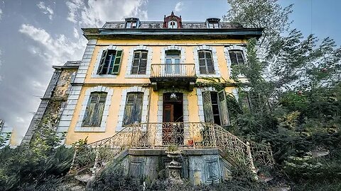 Abandoned Millionaires Mansion She Died And Left Everything Behind (Home of Witches)