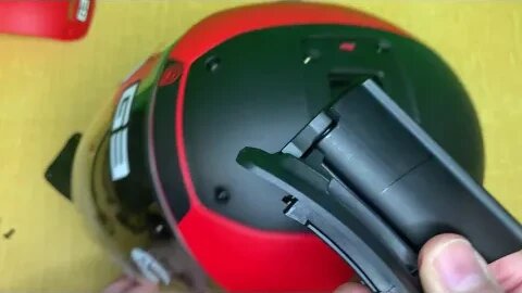 How to Install the Cookie Utility Plate on a Cookie G35 Full Face Helmet + Roller Mount.