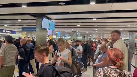 UK border patrol crises as thousands stranded throughout Londons Heathrow