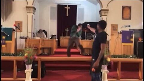 ARMED MAN ATTEMPTS TO SHOOT PASTOR⛪️🚹🔫🚷IN PENNSYLVANIA CHURCH⛪️🚷💫