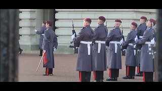 Parachute regiment changing of the guards #buckinghampalace