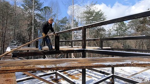 S2 EP29 | WOODWORK | TIMBER FRAME BASICS | SETTING PURLINS FOR THE CABIN ROOF IN THE SMOKY MOUNTAINS