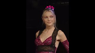 Sasha Pivovarova and Jessica Stam closed Anna Sui Fall/Winter 2023