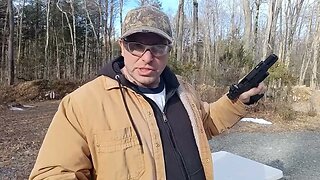 Testing Glock 22 with 40-cal One-handed Shooting