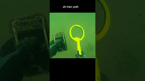 Iphone 13 Pro found by Scuba Diver