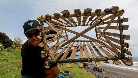 BUILDING A SURVIVAL CRAB TRAP_ Only using rubbish from the beach. UNBELIEVABLE CATCH