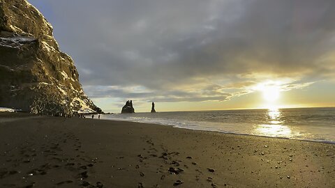 The world famous Black Sand Beach in Iceland - Reynisfjara!