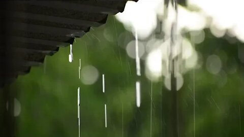 CHUVA RELAXANTE CAINDO NO TELHADO