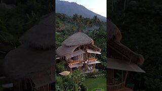 Bamboo villa in Indonesia. Would you like to live in one?