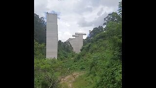 ANDANDO AO LADO DO ESQUELETO DO RODOANEL NORTE TRILHA CERCADA DE MATO E LIXO EM ALGUNS LOCAIS