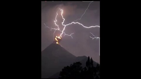 Incredible volcanic lightning on the top of the volcano!