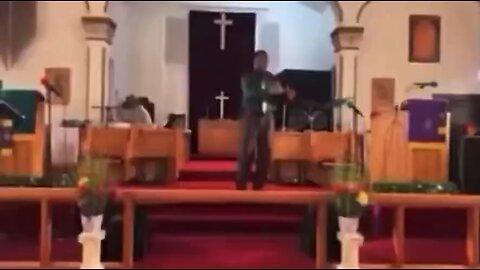 🚨BREAKING: A man enters Pittsburgh area church