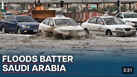 Saudi Arabia: Roads in Madina submerged amid floods and rain, several regions under red alert