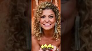 BARBARA BORGES COMPLETA 44 ANOS COM DIREITO A FESTÃO