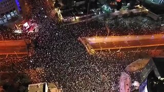 Mais de 100 mil pessoas saem às ruas de Tel Aviv em protesto