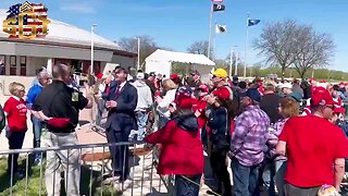 🔥People waiting to see Trump speak in Waukesha, Wisconsin.