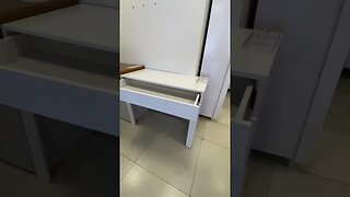 Com a Escrivaninha Alice 1 Porta você pode ter uma bancada para estudo ou mesa para seu computador.