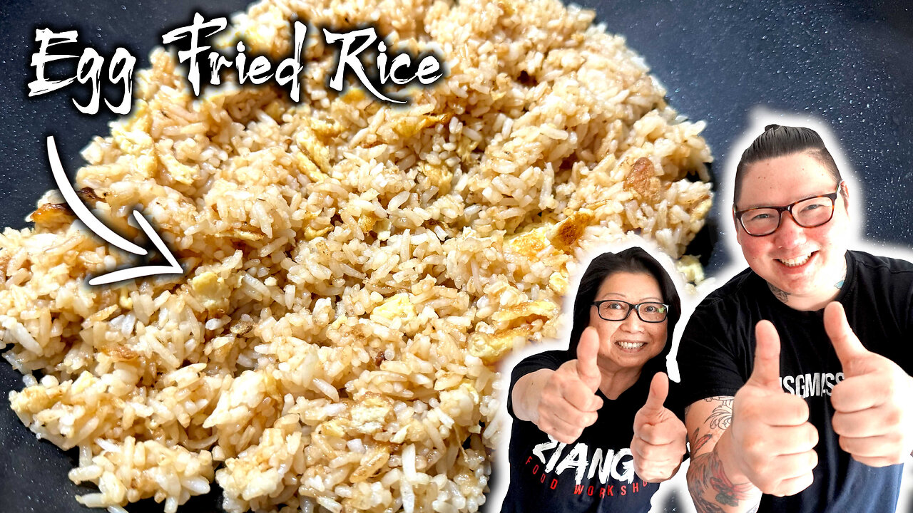 How Chinese chefs cook Egg Fried Rice (Video 2.0) 🍚🍳 Mum and Son ...