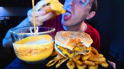 CHEESE SAUCE BURGER KING FEAST! CHEDDAR BACON KING + TACOS CHEESE STICKS ONION RINGS * MUKBANG*