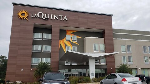 La Quinta Inn & Suites by Wyndham Brunswick/Golden Isles Room Tour