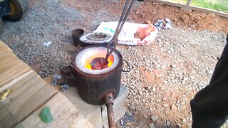 melting aluminum cans