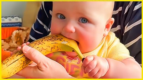 Funny Baby Videos eating fruits