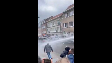 Belgium: Using Water-cannons o. Pro-Palestinian demonstrates. Why can't the US do the same?