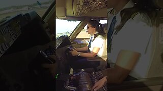 👩🏻‍✈️She’s a young Boeing 747 Pilot👏