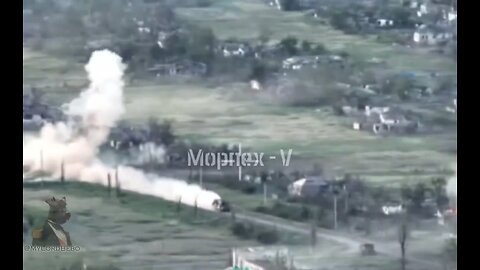 Crazy Footage : Russian BTR-82 speeds forward past RPGs in Urozhaynoe.