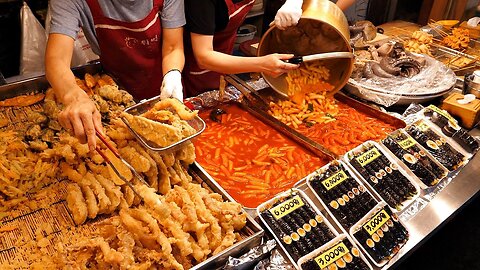 Korean tteokbokki! Customers have been lining up since morning. / korean street food
