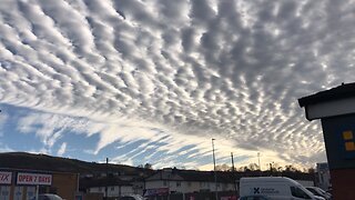 Very strange sky part 2: 3.01 pm Wales 🏴󠁧󠁢󠁷󠁬󠁳󠁿🇬🇧