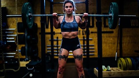 Woman Powerlifter - Coming Pees During Lift